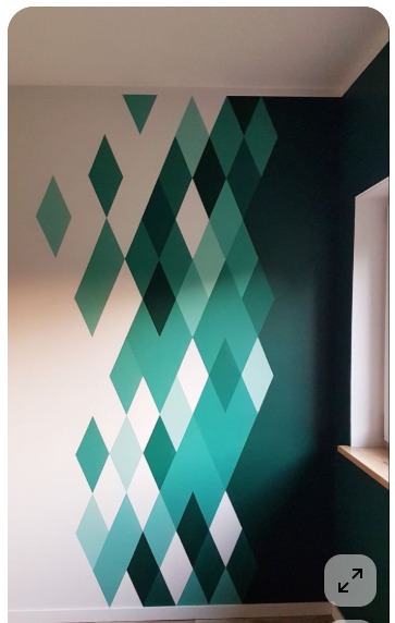 Mural Monocromo Diamantes Geométricos — ROBLE AZUL Uruguay. Técnica: geométrico tonal. Proyecto hotelero.